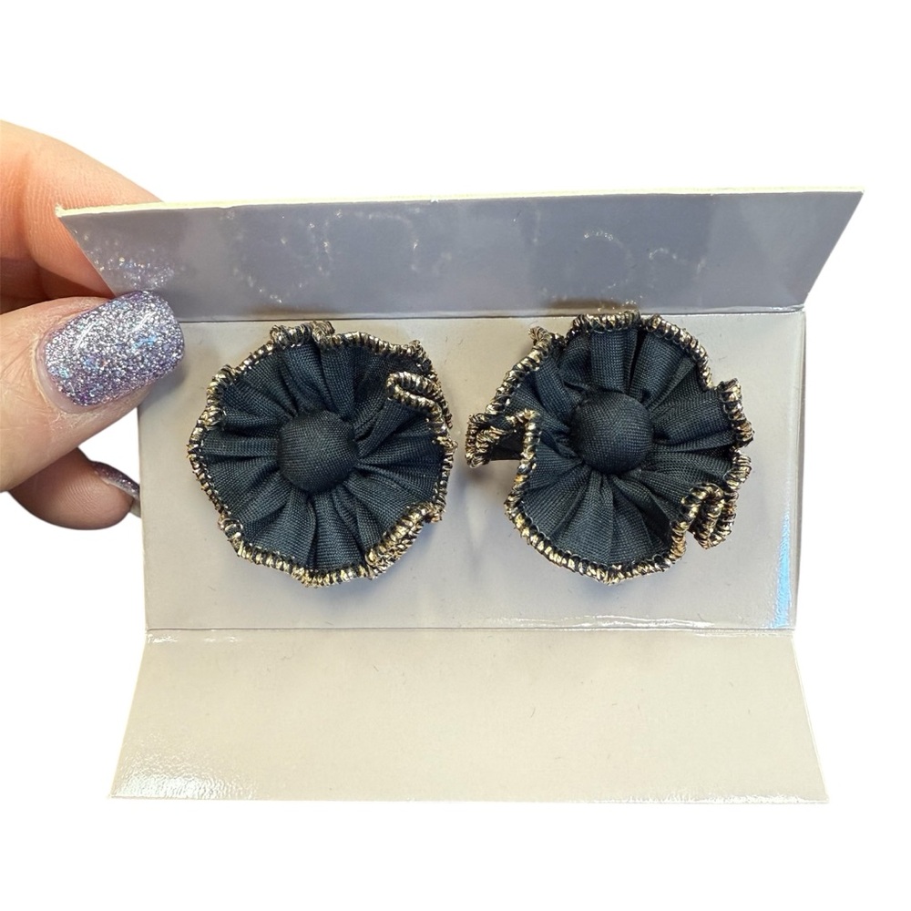 Avon vintage Black and Gold ruffle clip Earrings NIB 1988